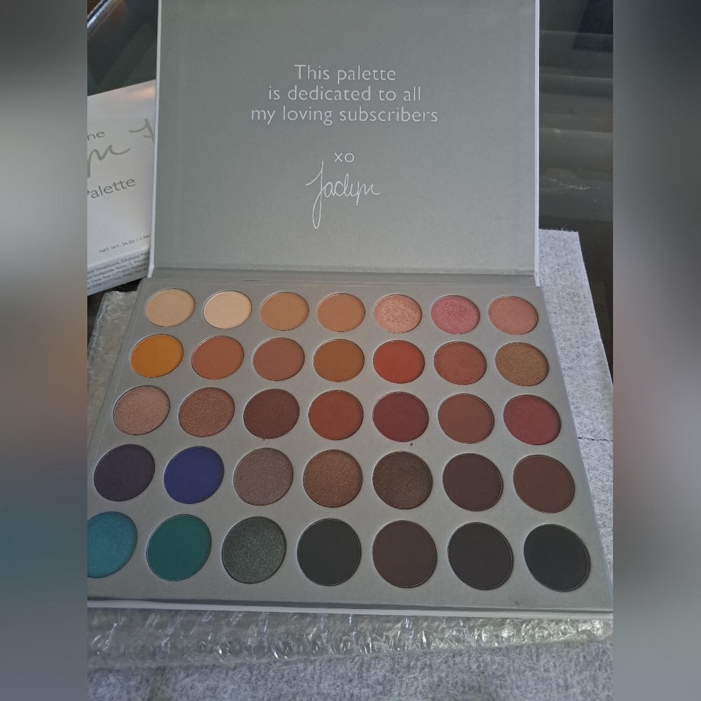 Morphe Jaclyn Hill eyeshadow pallet